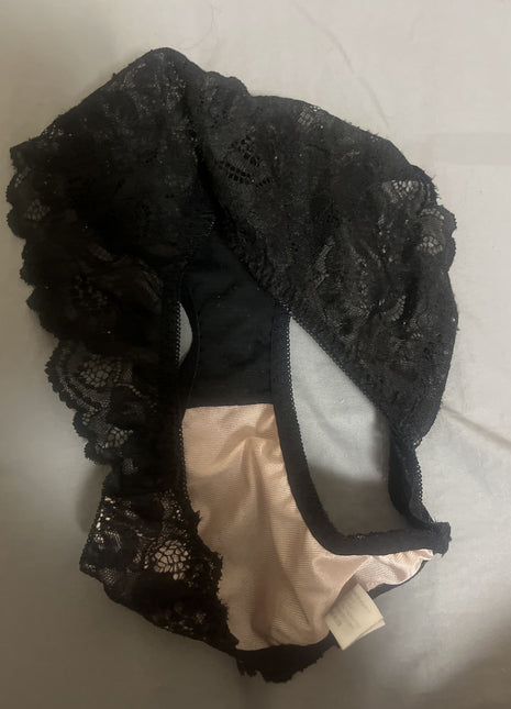 [Premium Used] Black lace panties worn since junior high school.