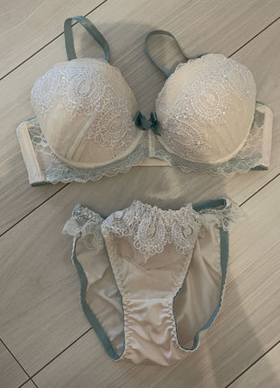 [Premium Used] F Cup One-day Worn Bra and Panties Set