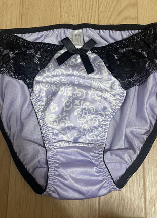 [Premium Used] Worn for one day + face showing wearing photo included Purple glossy material panties ❤️