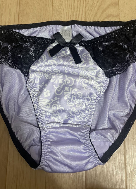 [Premium Used] Worn for one day + face showing wearing photo included Purple glossy material panties ❤️